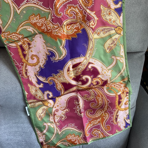 Talbots silk scarf new condition - Picture 6 of 7